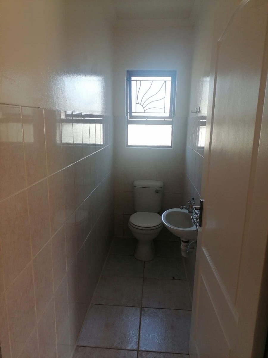 To Let 3 Bedroom Property for Rent in Madeira Park Eastern Cape